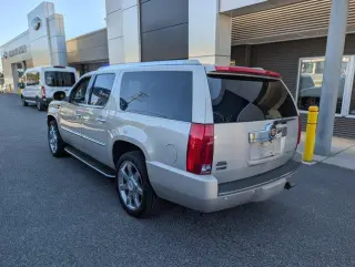 Cadillac Escalade ESV 2011 AWD Luxury 4dr SUV