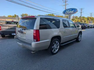 Cadillac Escalade ESV 2011 AWD Luxury 4dr SUV