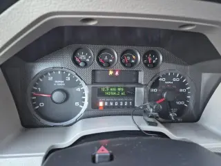 Ford F-250 Super Duty 2010 4x4 XLT 4dr Cab con Cabina de 6.8 pies de largo Pickup