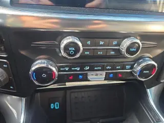 Ford F-150 2023 4x4 Lariat 4dr SuperCrew con cabina de 5.5 m.