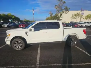 Ford F-150 2023 4x4 Lariat 4dr SuperCrew con cabina de 5.5 m.