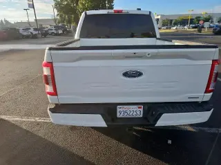 Ford F-150 2023 4x4 Lariat 4dr SuperCrew con cabina de 5.5 m.