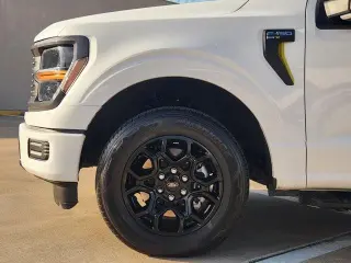 Ford F-150 2025 4x2 STX 4dr SuperCrew 5.5 ft. SB