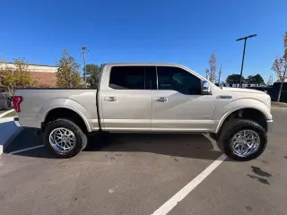 Ford F-150 2017 4x4 Lariat 4dr SuperCrew 5.5 ft. SB