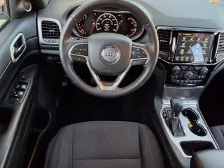 Jeep Grand Cherokee 2019 4x4 Laredo 4dr SUV