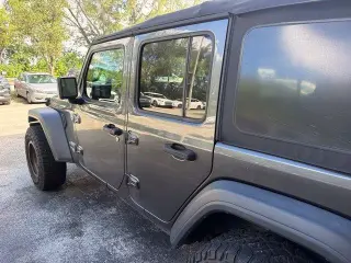 Jeep Wrangler Unlimited 2018 4x4 Deportivo 4dr SUV (lanzamiento a mitad de año)