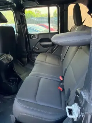Jeep Wrangler Unlimited 2018 4x4 Deportivo 4dr SUV (lanzamiento a mitad de año)