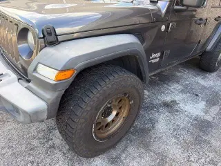 Jeep Wrangler Unlimited 2018 4x4 Deportivo 4dr SUV (lanzamiento a mitad de año)