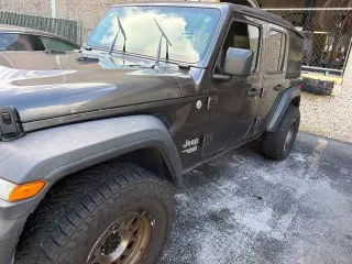 Jeep Wrangler Unlimited 2018 4x4 Deportivo 4dr SUV (lanzamiento a mitad de año)