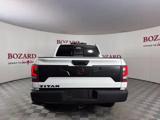 Nissan Titan 2024 4x4 PRO-4X 4dr Crew Cab 5.6 ft. SB