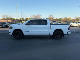 Ram 1500 2021 4x4 Big Horn 4dr Crew Cab con motor de 5.6 ft. SB Pickup