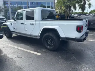 Jeep Gladiator 2025 4x4 Big Bear 4 puertas Crew Cab 5.0 pies SB