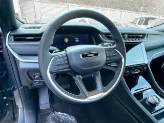 Jeep Grand Cherokee L 2025 4x2 Laredo 4dr SUV