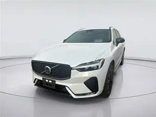 Volvo XC60 2023 AWD B5 Plus Tema Oscuro 4dr SUV
