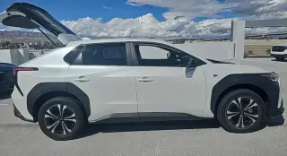 Subaru Solterra 2023 AWD Premium 4dr Crossover