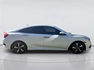 Honda Civic 2018 Touring sedán de 4 puertas