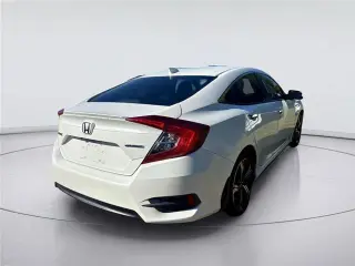 Honda Civic 2018 Touring sedán de 4 puertas