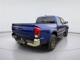 Toyota Tacoma 2022 4x2 TRD Off-Road 4dr Double Cab con puente de 5.0 ft SB