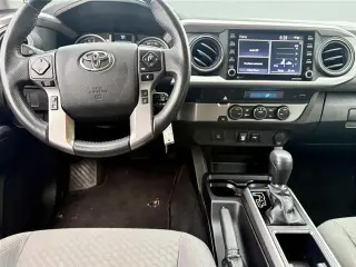 Toyota Tacoma 2022 4x2 TRD Off-Road 4dr Double Cab con puente de 5.0 ft SB