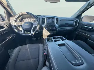 Chevrolet Silverado 1500 2021 4x2 LT 4dr Cab con motor de 5.8 ft. SB