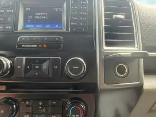 Ford F-150 2015 4x4 XLT 4dr SuperCrew 5.5 ft. SB