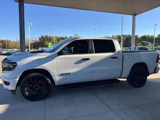 Ram 1500 2023 4x4 Laramie 4dr Crew Cab con 5.6 ft. SB Pickup