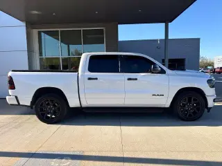 Ram 1500 2023 4x4 Laramie 4dr Crew Cab con 5.6 ft. SB Pickup
