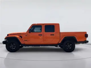 Jeep Gladiator 2025 4x4 Sport 4dr Cabina de Crew 5.0 ft. SB
