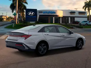 Hyundai ELANTRA 2026 SEL Sport 4dr Sedán