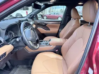 Toyota Highlander 2022 con tracción en las cuatro ruedas Platinum 4dr SUV