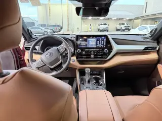 Toyota Highlander 2022 con tracción en las cuatro ruedas Platinum 4dr SUV