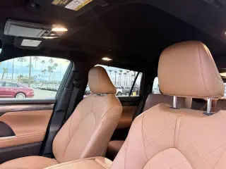 Toyota Highlander 2022 con tracción en las cuatro ruedas Platinum 4dr SUV