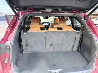 Toyota Highlander 2022 con tracción en las cuatro ruedas Platinum 4dr SUV