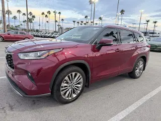 Toyota Highlander 2022 con tracción en las cuatro ruedas Platinum 4dr SUV