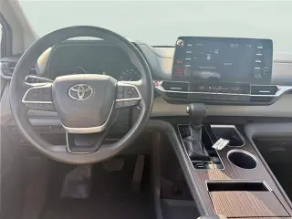 Toyota Sienna 2021 LE 8-Pasajeros 4dr Mini-Van