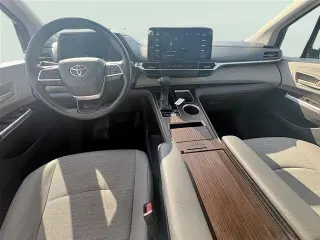 Toyota Sienna 2021 LE 8-Pasajeros 4dr Mini-Van