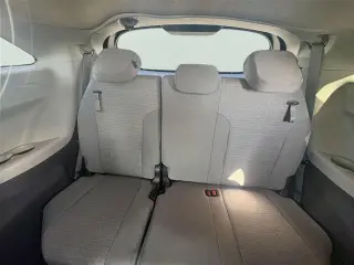 Toyota Sienna 2021 LE 8-Pasajeros 4dr Mini-Van