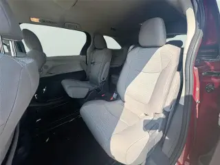 Toyota Sienna 2021 LE 8-Pasajeros 4dr Mini-Van