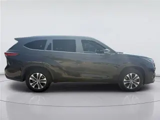 Toyota Highlander 2023 XLE 4dr SUV