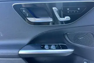 Mercedes-Benz Clase C 2023 C 300 Sedán 4 puertas