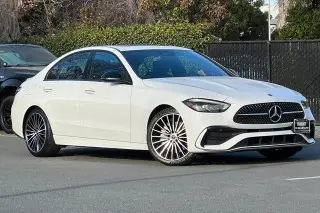 Mercedes-Benz Clase C 2023 C 300 Sedán 4 puertas