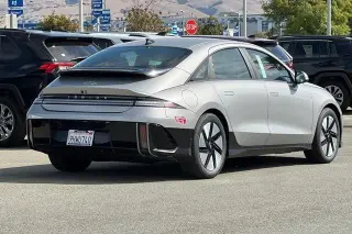 Hyundai IONIQ 6 2023 SE Standard Range 4dr Sedán