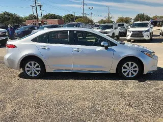 Toyota Corolla Híbrido 2026 LE 4dr Sedán