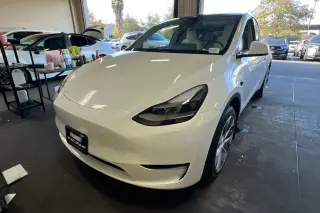 Tesla Model Y 2023 AWD 4dr Crossover