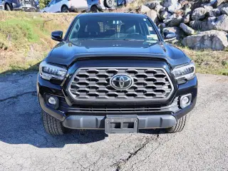 Toyota Tacoma 2022 4x4 TRD Off-Road 4dr Double Cab con plataforma de carga de 6.1 pies.