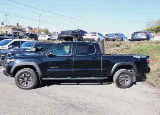 Toyota Tacoma 2022 4x4 TRD Off-Road 4dr Double Cab con plataforma de carga de 6.1 pies.
