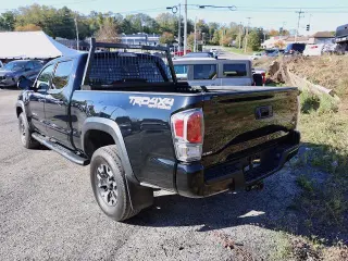 Toyota Tacoma 2022 4x4 TRD Off-Road 4dr Double Cab con plataforma de carga de 6.1 pies.