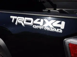 Toyota Tacoma 2022 4x4 TRD Off-Road 4dr Double Cab con plataforma de carga de 6.1 pies.