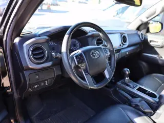 Toyota Tacoma 2022 4x4 TRD Off-Road 4dr Double Cab con plataforma de carga de 6.1 pies.