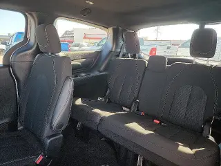 Chrysler Pacifica 2023 Touring Van 4 puertas